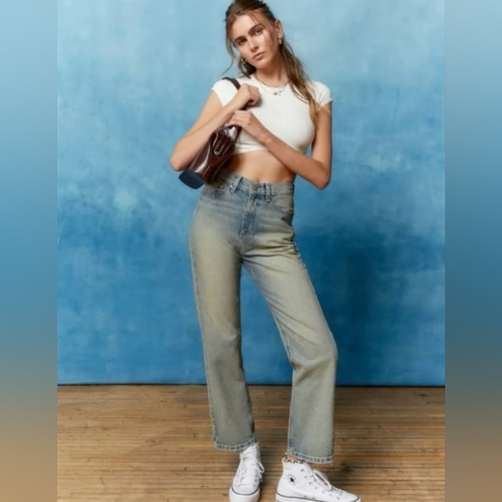 NWT Urban Outfitters BDG 'Vintage Denim Light' High-Waisted Cowboy Jeans -Size 2